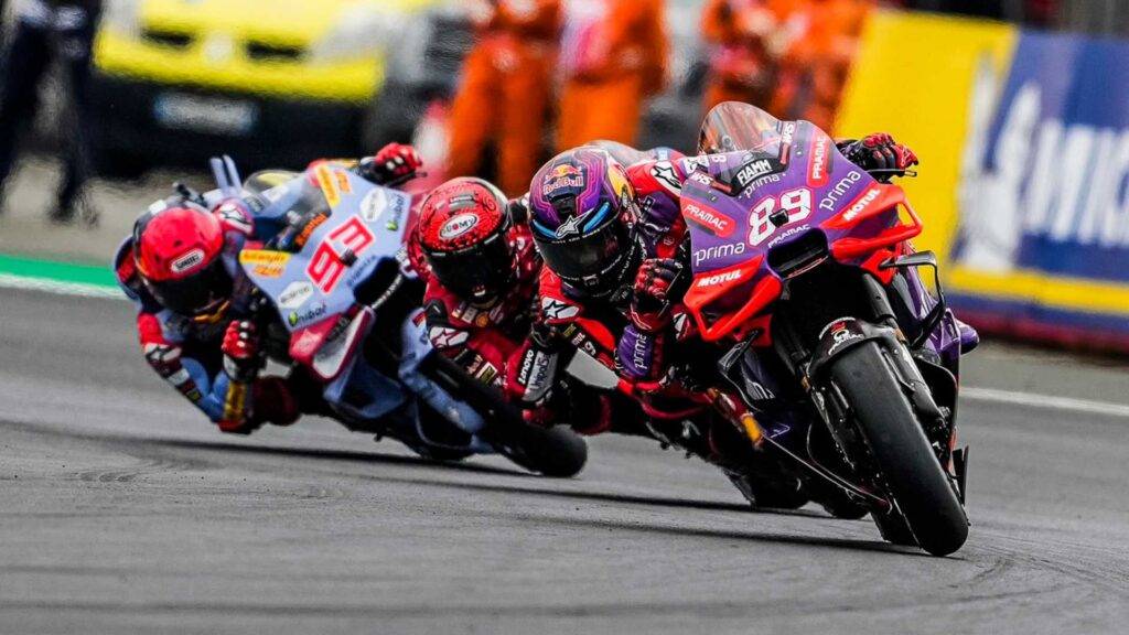 Il venerdì di Silverstone è colorato di viola: Martin davanti a ottime Aprilia