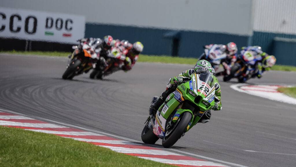 Razgatlioglu vince anche gara due. Bautista in difficoltà.