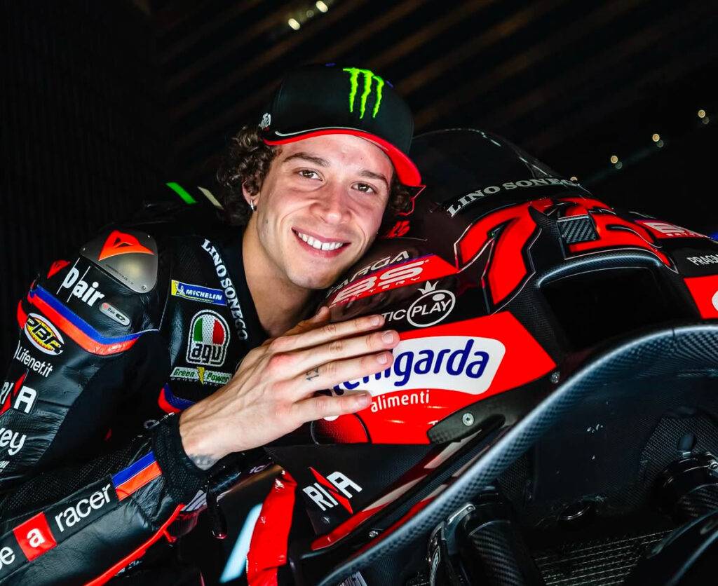 Marco Bezzecchi suona la carica: “Arriviamo pronti. Max Biaggi è un figo”
