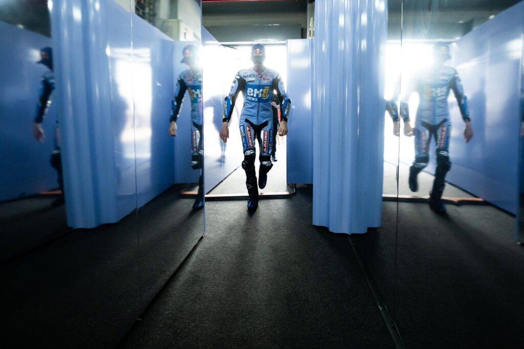 Alex Marquez rimane cauto nonostante il grande esordio in Thailandia: “Pecco e Marc hanno ancora qualcosa in più”.