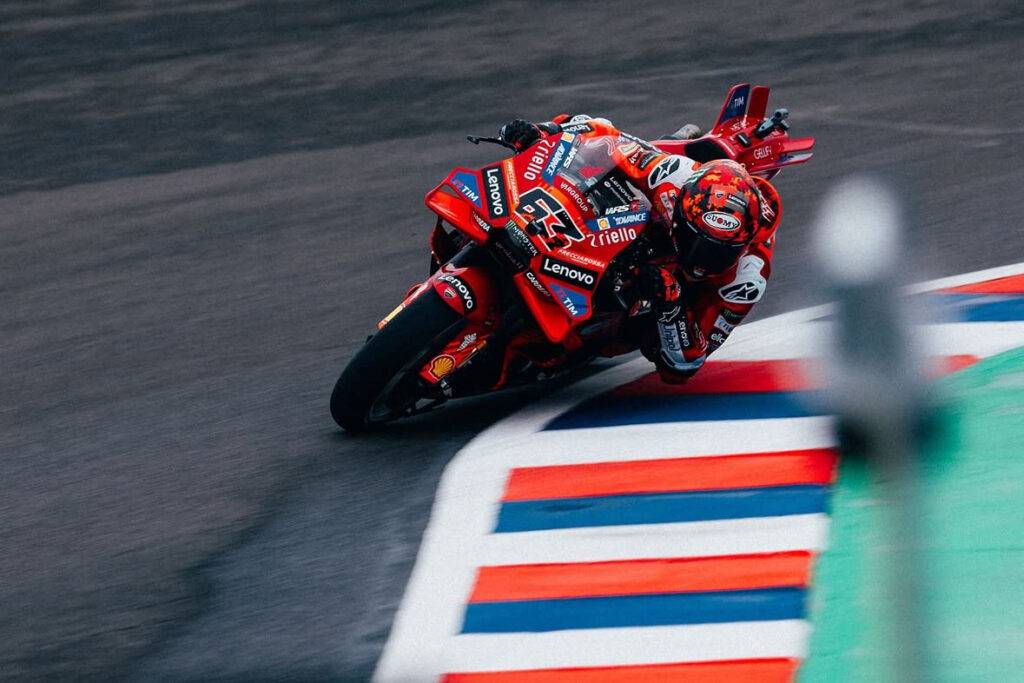 Bagnaia sconfitto solo per i circuiti “pro Marquez”? Ecco la teoria di alcuni tifosi