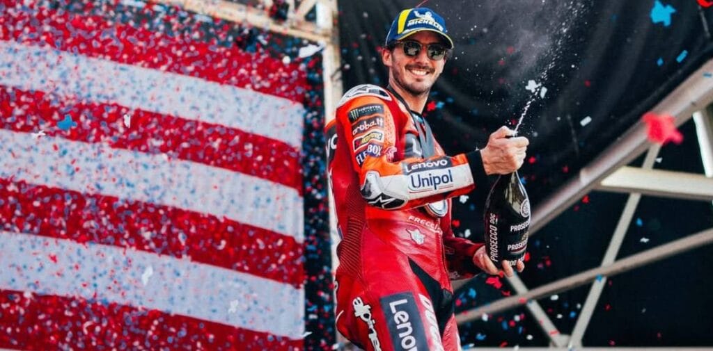 Bagnaia dopo il podio della Sprint: “Il sorpasso alla curva 3 mi ha dato gusto, stiamo arrivando”.