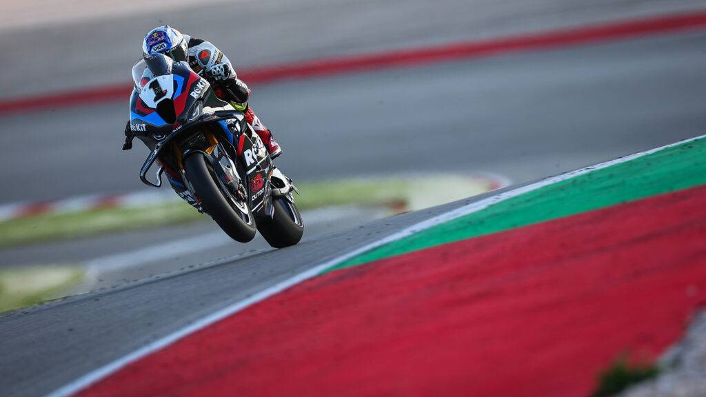 Ecco BMW! Razgatiogliu velocissimo a Portimao. Tutto quello che è successo nei test