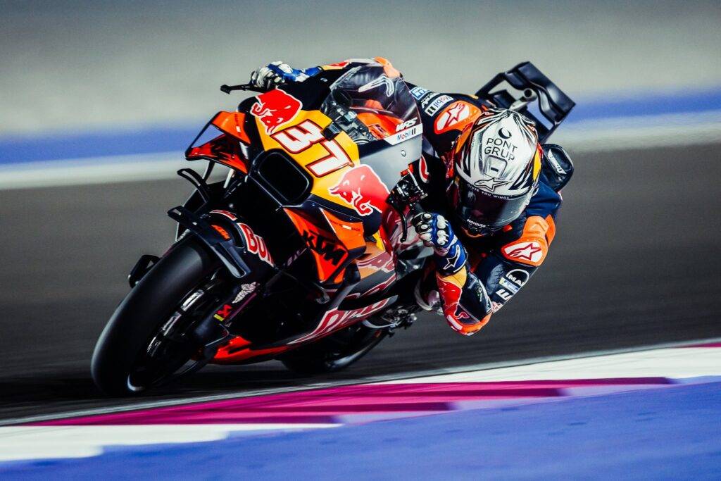 Pedro Acosta in sella alla KTM in Qatar