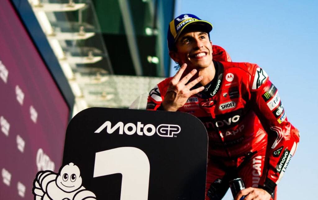 Marquez vince la Sprint in Qatar davanti a suo fratello; Bagnaia solo 8°.