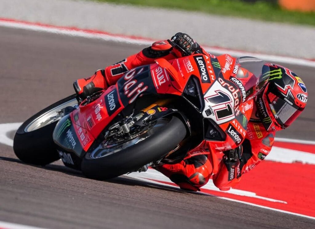 WorldSBK, tripudio a Cremona, Bulega fa tripletta.