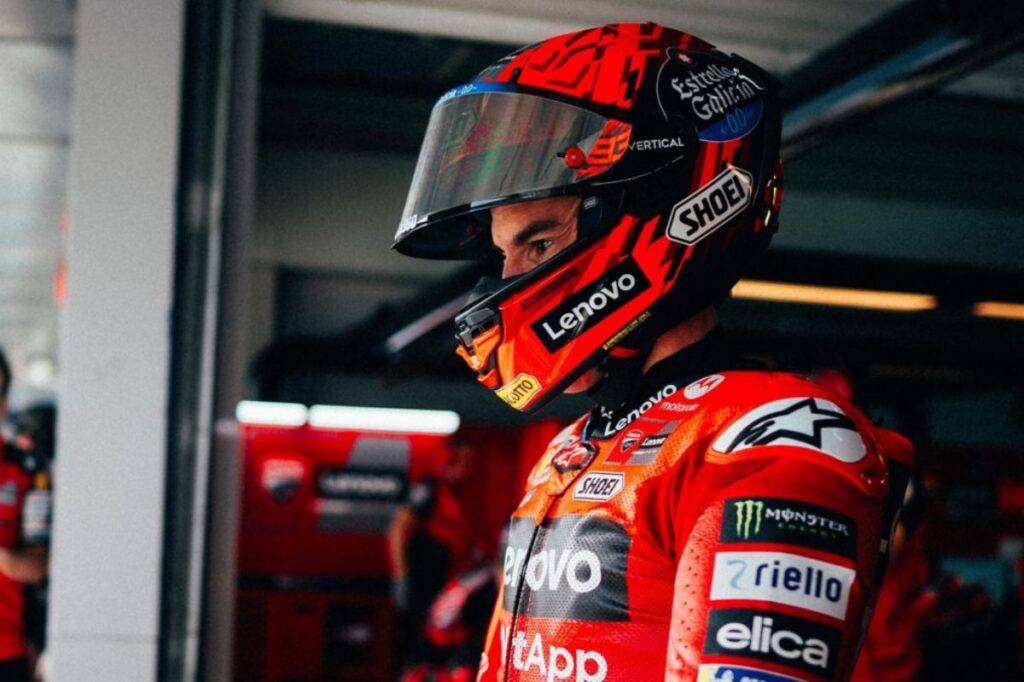 Marc Marquez fa il vuoto a Le Mans: nuovo record della pista davanti a Quartararo; ma Bagnaia c’è.