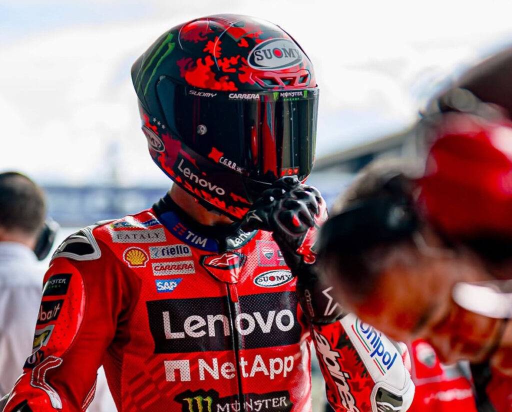 Pecco Bagnaia al termine del venerdì di Silverstone: “Abbiamo fatto un piccolo step, ma continuo a non sentire il davanti”.