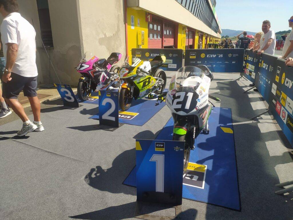 Luca Rizzi vince in volata su Pritelli. Nuovo vincitore in Pre Moto3!