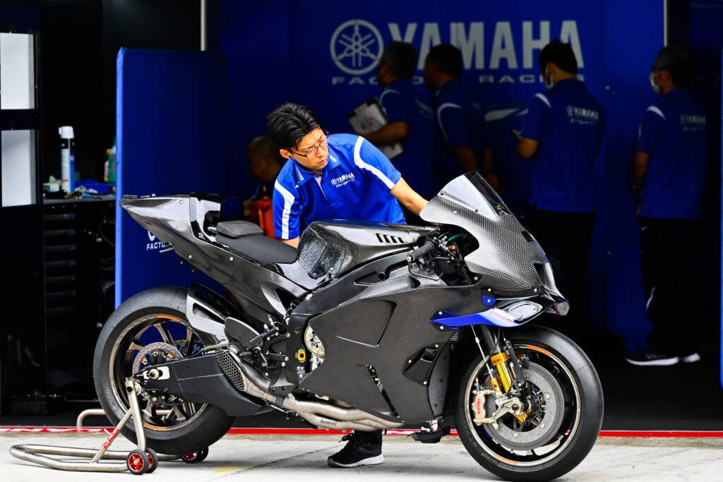 Yamaha lavora in vista del 2027. Nuovo contratto da tester di 3 anni