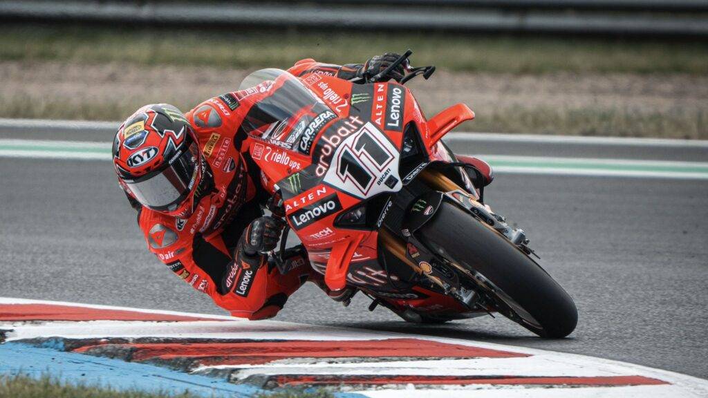 
Nicolò Bulega in pista con la sua Ducati a Most