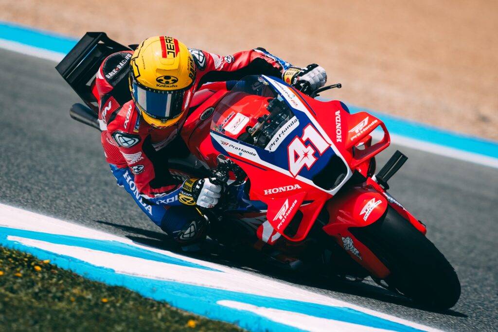 Aleix Espargarò in pista a Jerez con la Honda