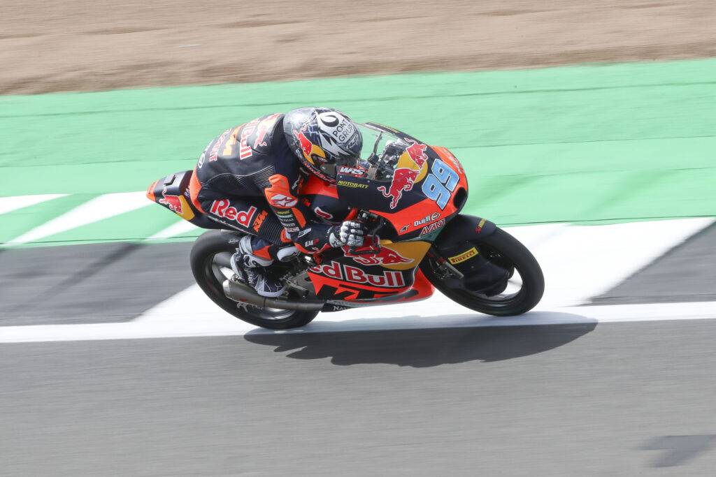 Moto3, Rueda da ultimo alla vittoria in una gara selvaggia, podio per Lunetta!