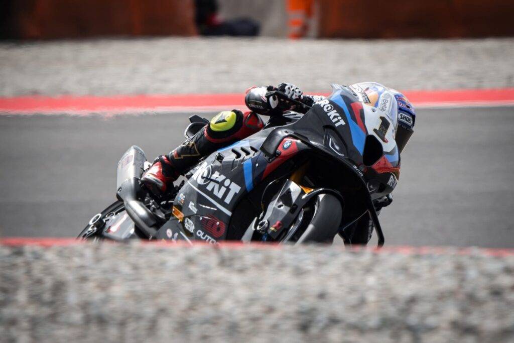 WorldSBK, Razgatlioglu vola nelle FP2, Bulega dolorante è quarto.