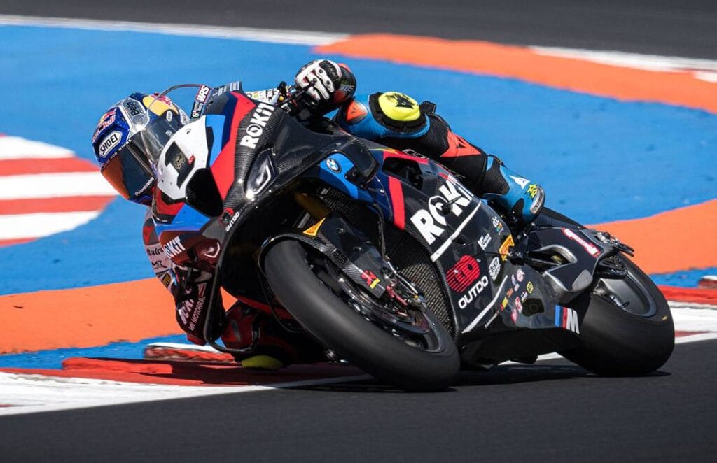 WorldSBK, Bulega affila le armi, ma la Superpole Race va ancora a Razgatlioglu.