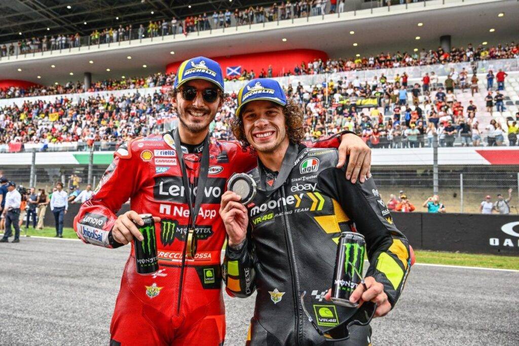 Bezzecchi elogia Pecco Bagnaia: “A livello tecnico è uno dei piloti migliori che io abbia visto in tutta la mia vita”.