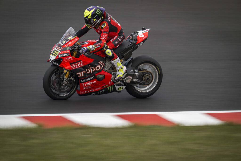 Alvaro Bautista in pista a Most in WorldSBK