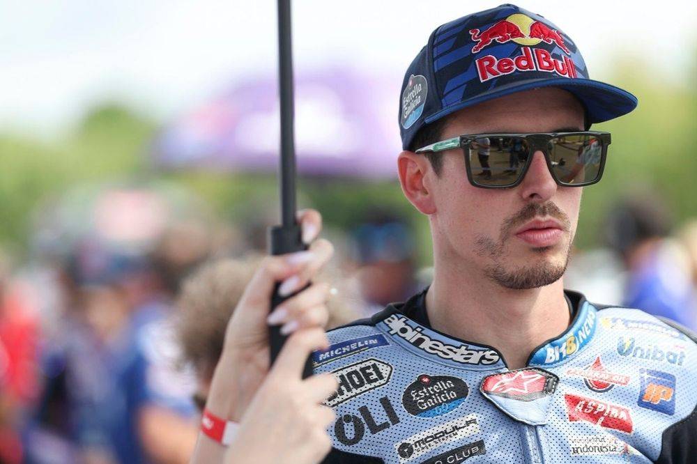 Alex Marquez non sbaglia ancora e vince a Barcellona, sul podio con lui Marc e Bastianini. Buona rimonta di Bagnaia