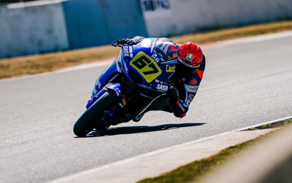 Masterclass di Surra a Magny-Cours, vince Gara-2 della Moto2 davanti a Llambias e Zurutuza.