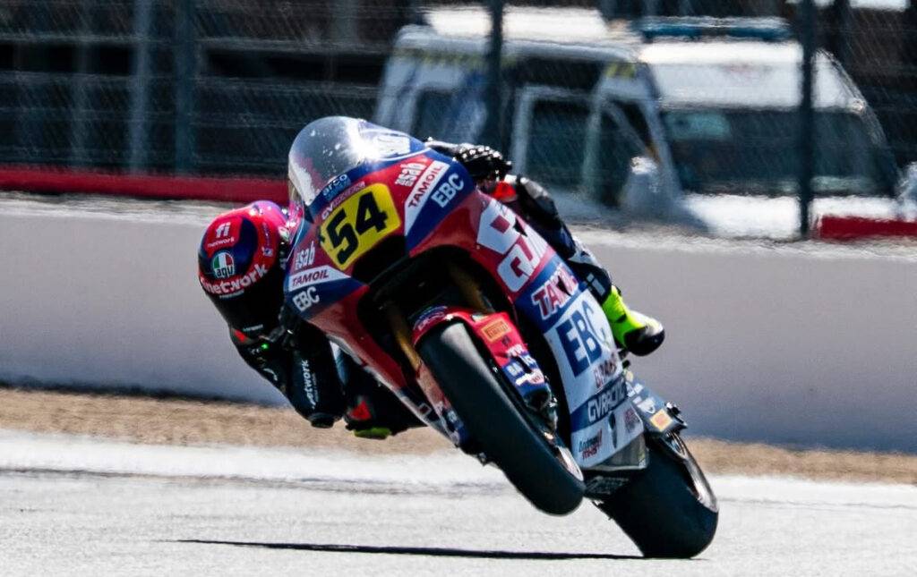 Alberto Ferrández vince in Moto2 a Magny-Cours. Sul podio Pawelec e Zurutuza