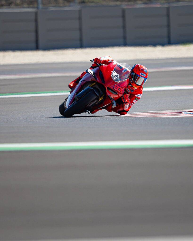 Marc Marquez con la Ducati Panigale V4 S in pista a Balaton 