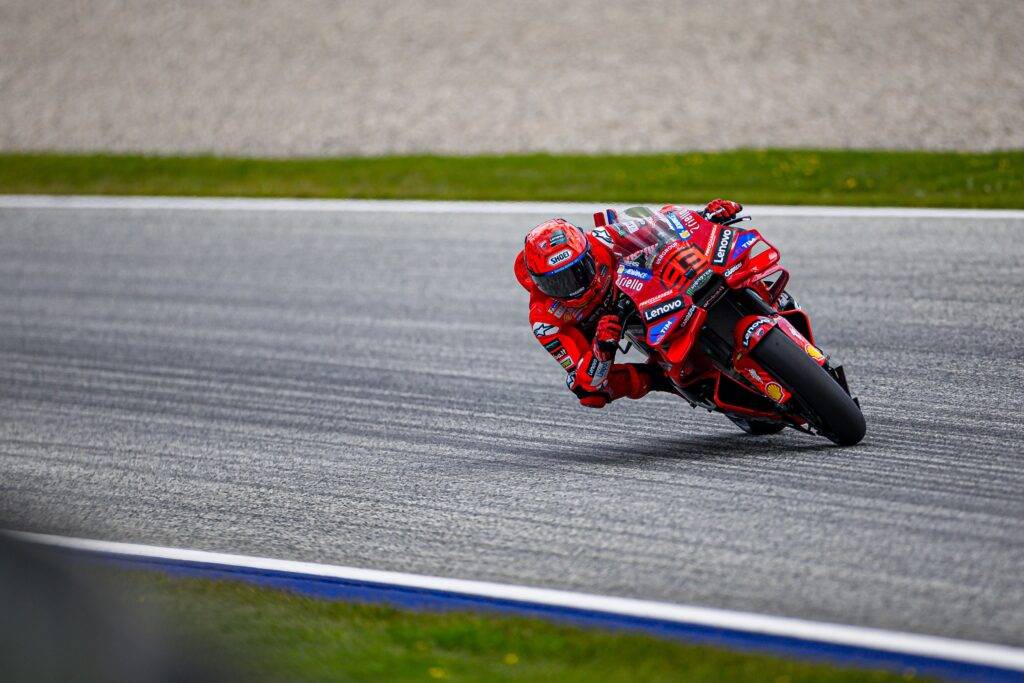 MotoGP FP1 – Marc Marquez chiude davanti a tutti al Balaton Park. Poi Pol Espargaro e Acosta