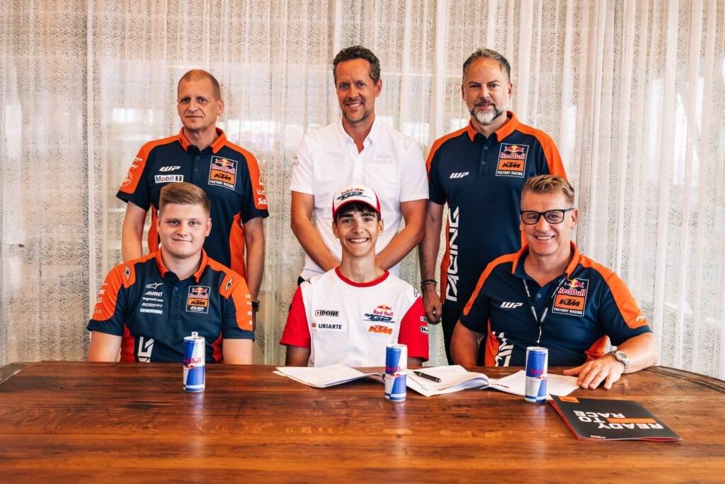 Moto3, dal 2026 Brian Uriarte con Red Bull KTM Ajo al fianco di Alvaro Carpe