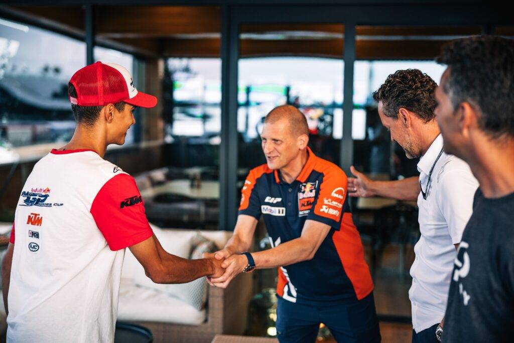 Brian Uriarte ha firmato con KTM Ajo Moto3 nel 2026