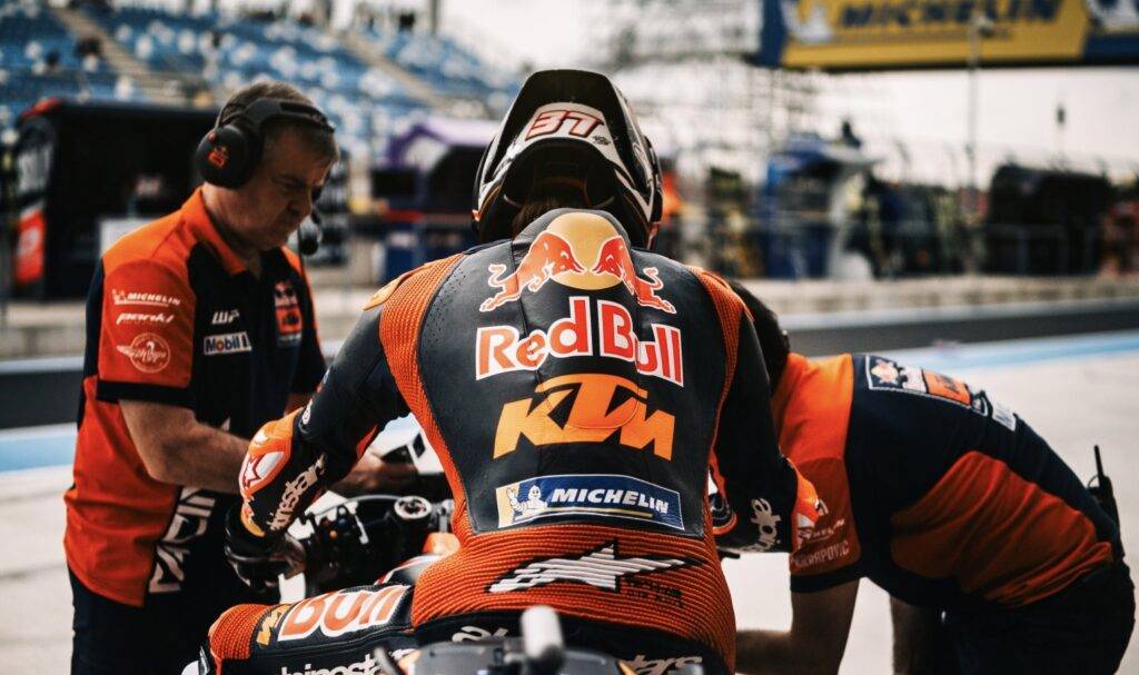 MotoGP FP1 – Pedro Acosta chiude davanti a Zarco e Marquez. Ultimo Bagnaia