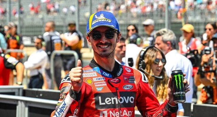 Pecco Bagnaia firma la pole position in Malesia: è la terza consecutiva sul circuito di Sepang.