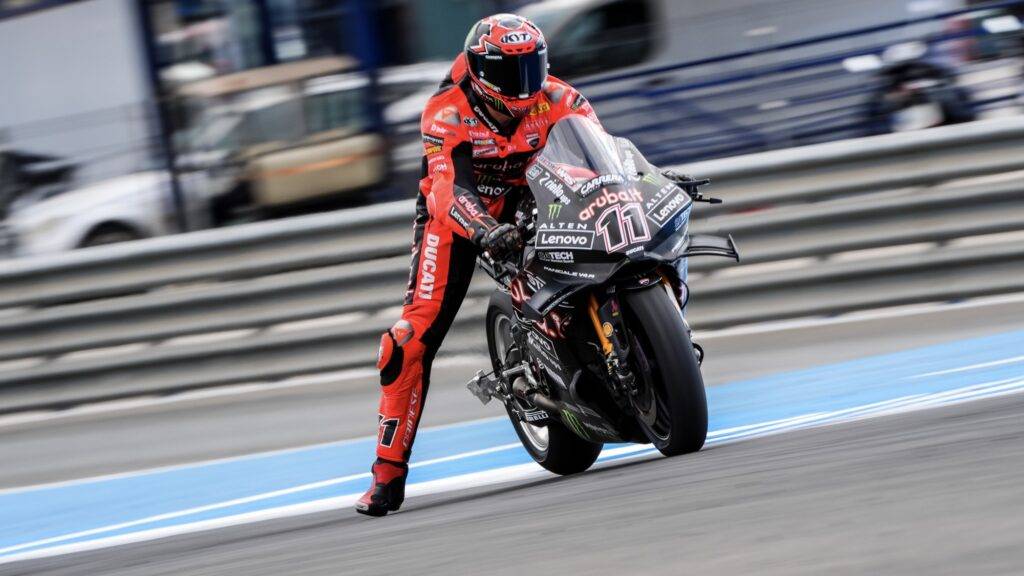 WorldSBK Jerez, Bulega vola con la nuova Ducati V4 R 2026: Yamaha subito protagonista con quattro moto in top5