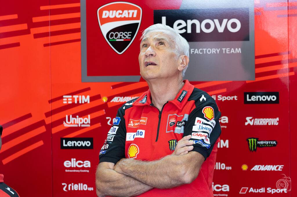 MotoGP, Tardozzi su Bagnaia: “Il pilota ufficiale ha un compito più difficile”