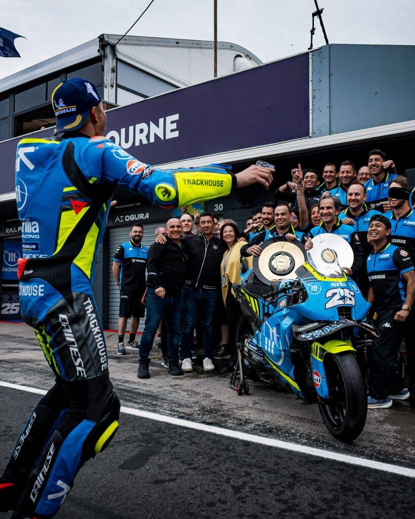 Raul Fernandez festeggia la sua prima vittoria in MotoGP a Phillip Island