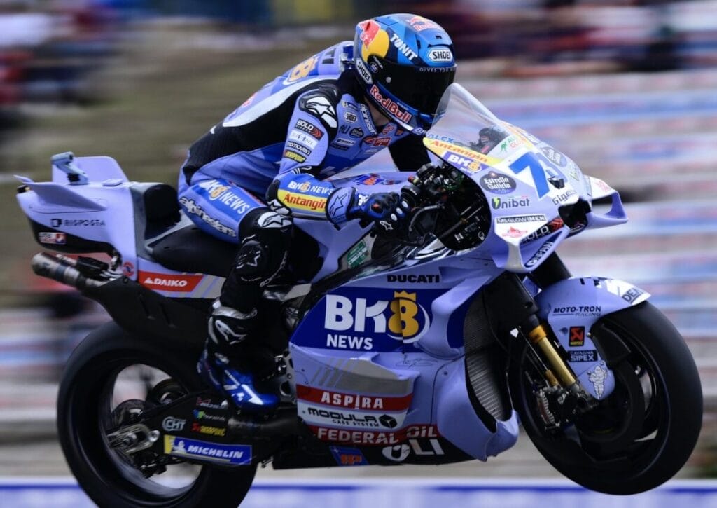 Alex Marquez vola nel venerdì di Portimao. Bagnaia salva tutto all’ultimo