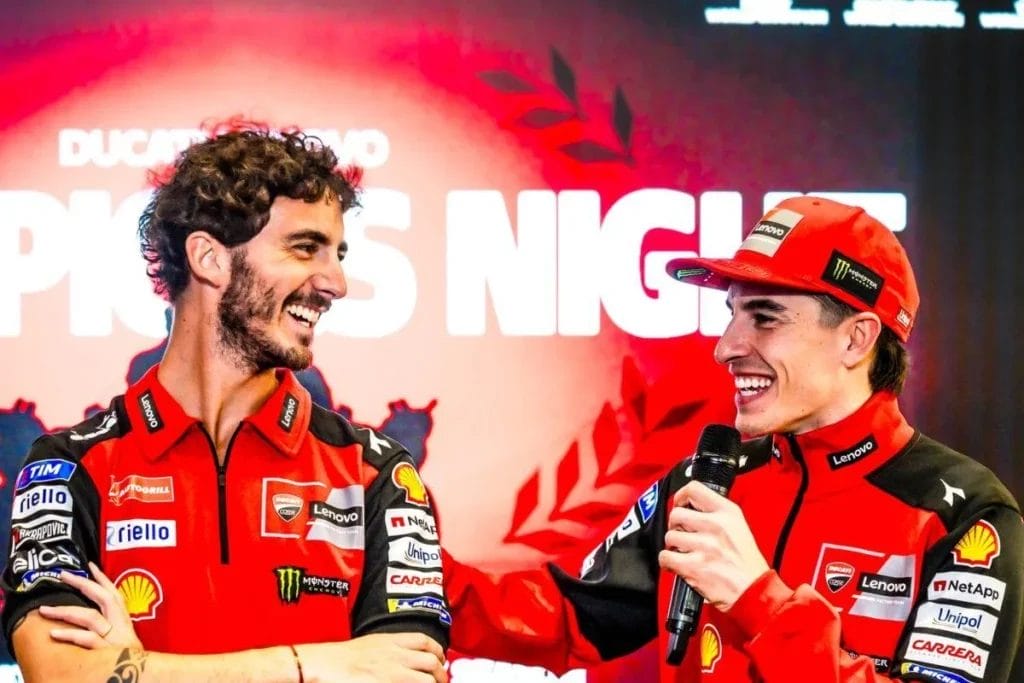 Ducati pronta a ripetersi nel 2026, ma questa volta con due punte: Pecco Bagnaia e Marc Marquez.