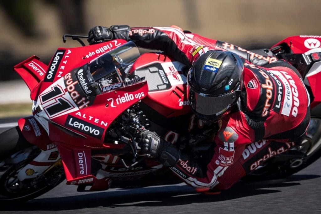 Nicolò Bulega in pista nel venerdì di Phillip Island