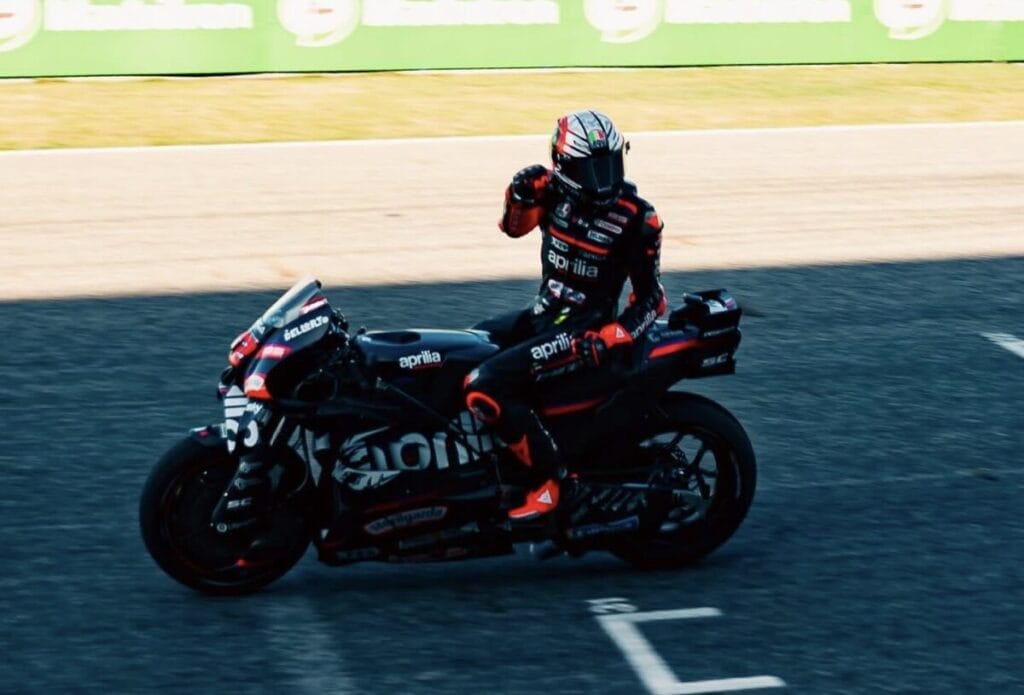 Marco Bezzecchi porta l’Aprilia a vincere il primo Gran Premio della stagione MotoGP 2026 a Buriram
