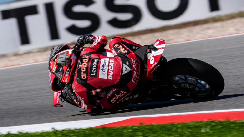 Nicolò Bulega in pista a Portimao